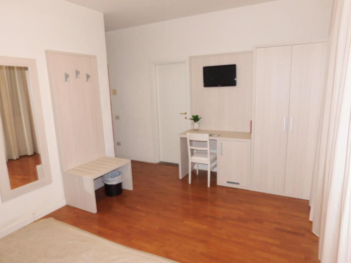 Hotel La Pace Pontedera Esterno foto