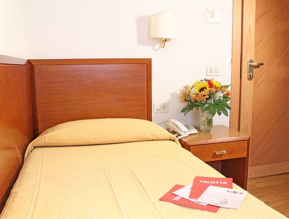 Hotel La Pace Pontedera Esterno foto