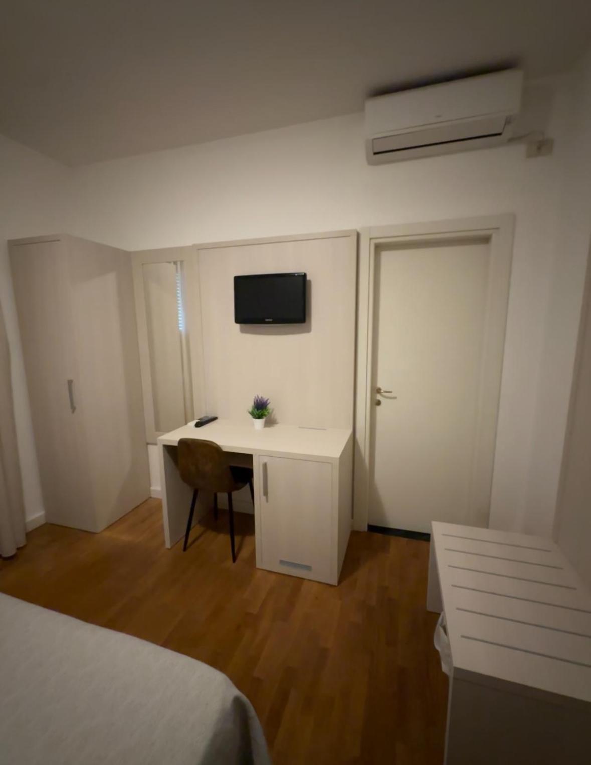 Hotel La Pace Pontedera Esterno foto
