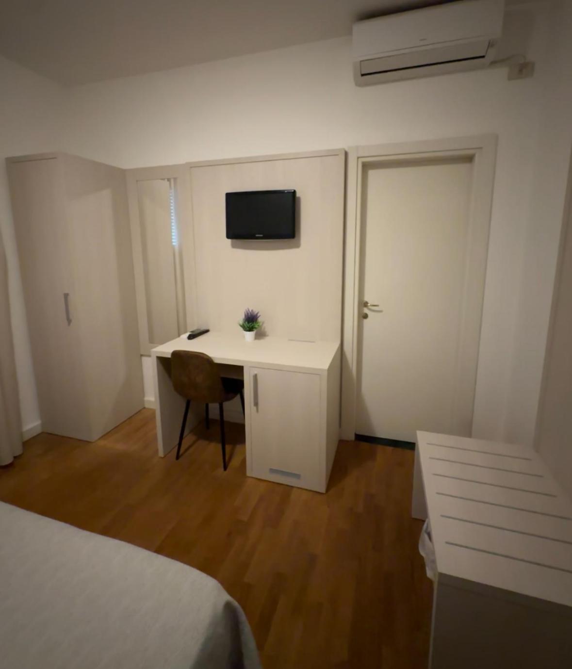 Hotel La Pace Pontedera Esterno foto
