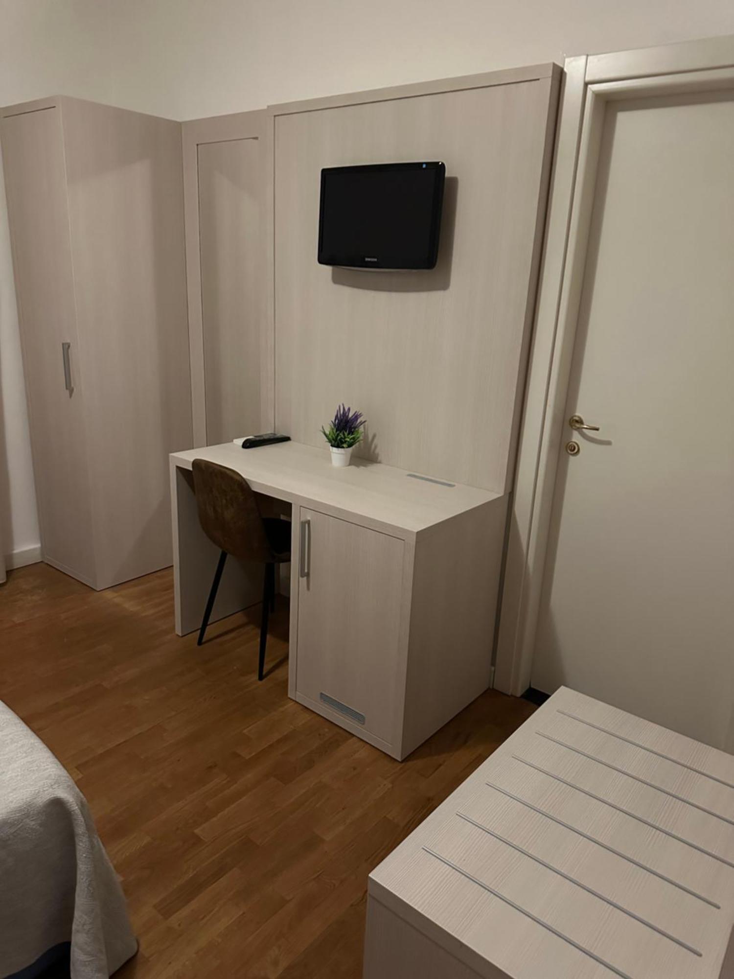 Hotel La Pace Pontedera Esterno foto