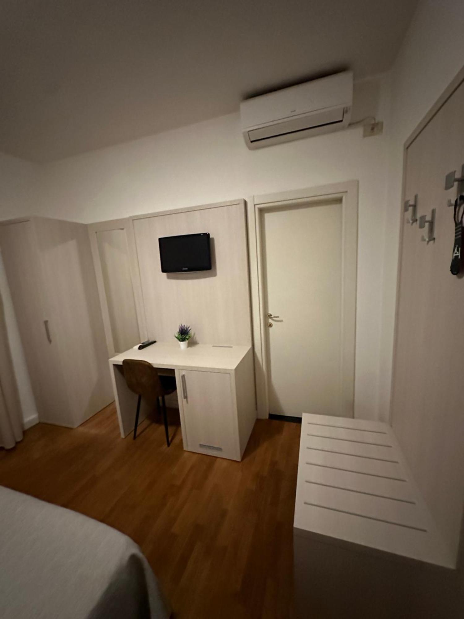 Hotel La Pace Pontedera Esterno foto