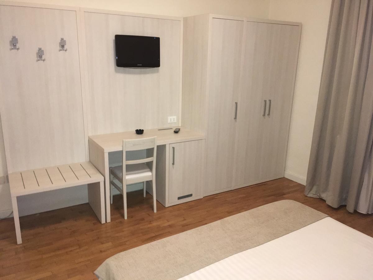 Hotel La Pace Pontedera Esterno foto