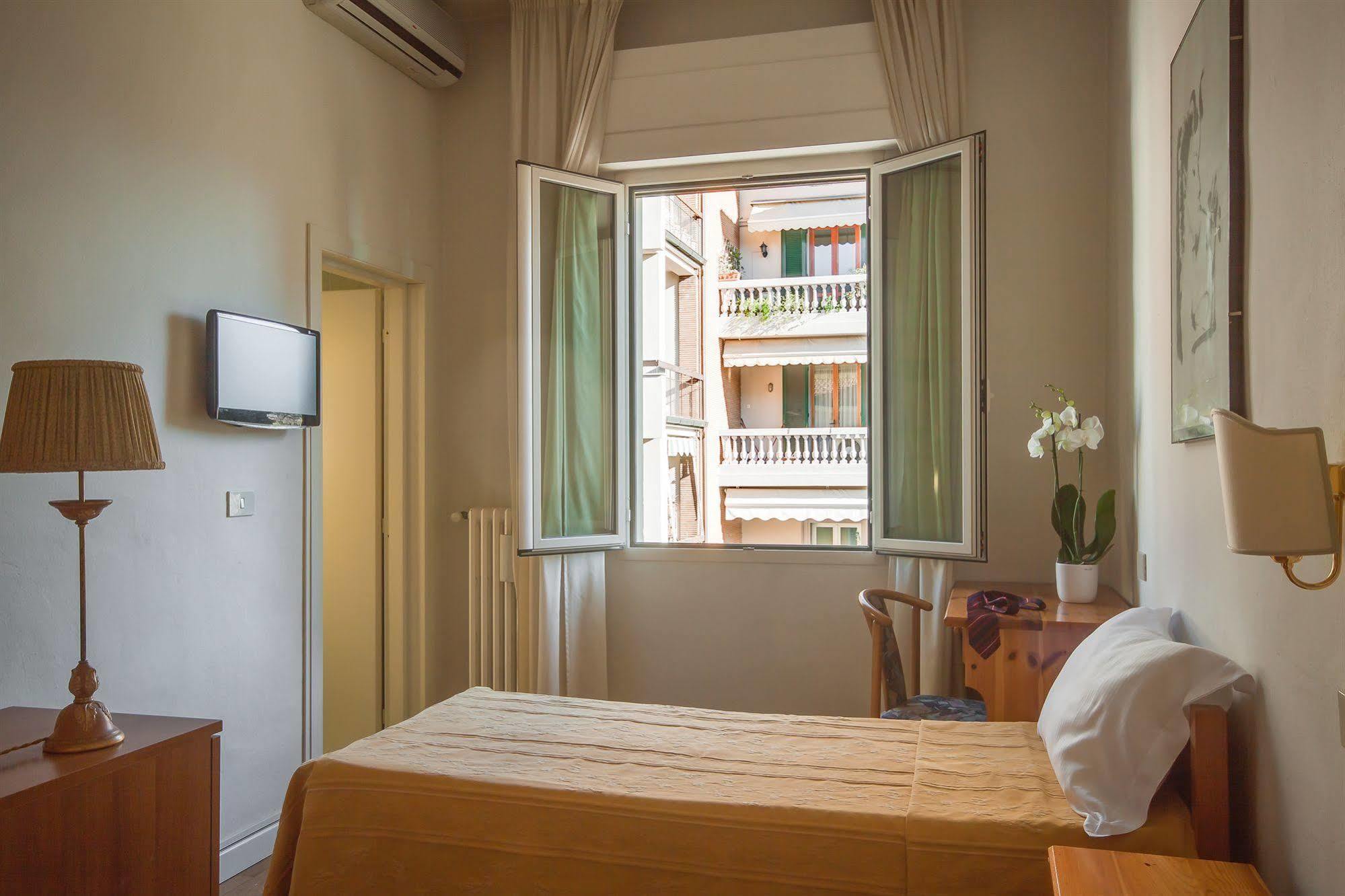 Hotel La Pace Pontedera Esterno foto
