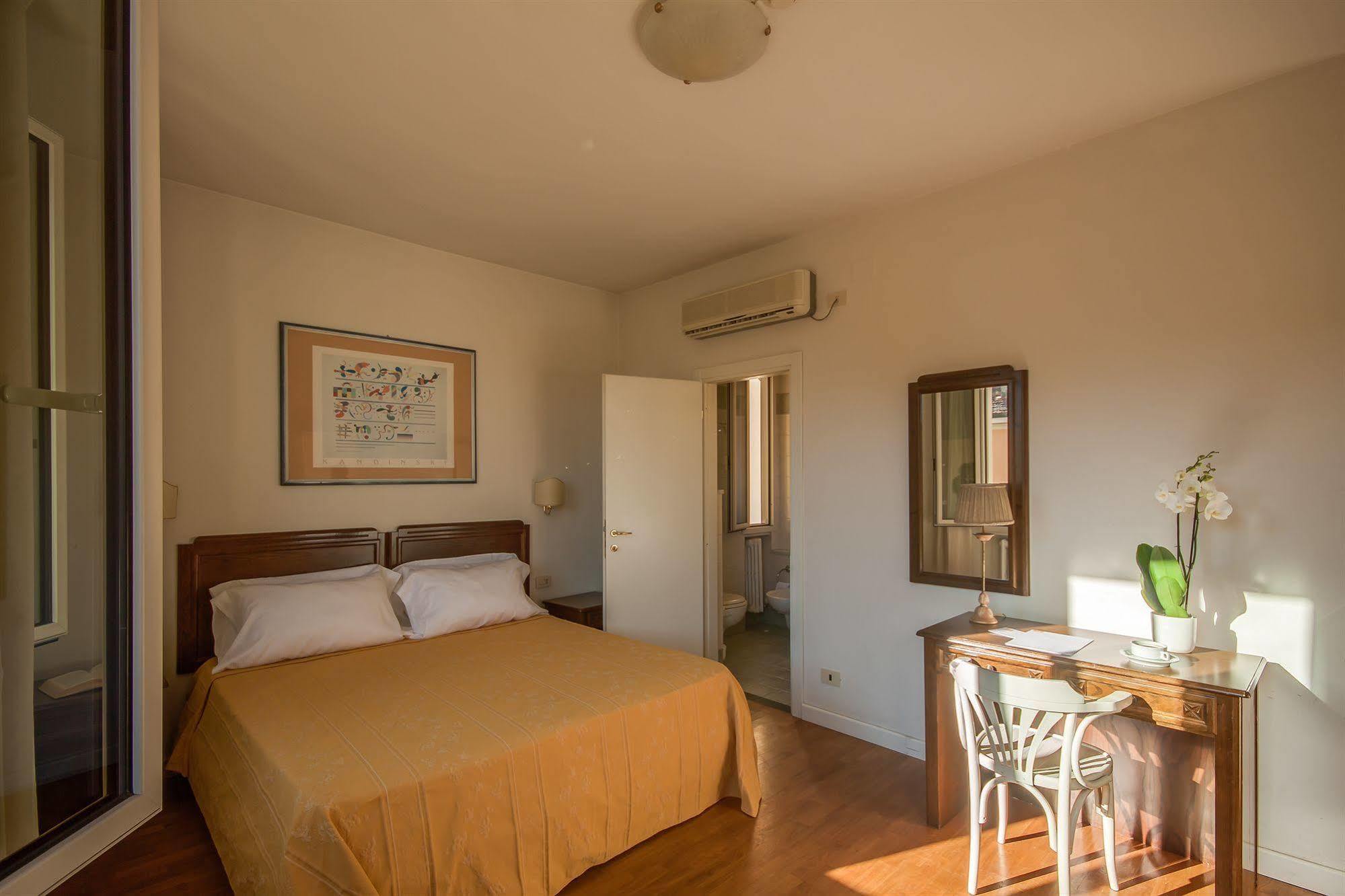 Hotel La Pace Pontedera Esterno foto