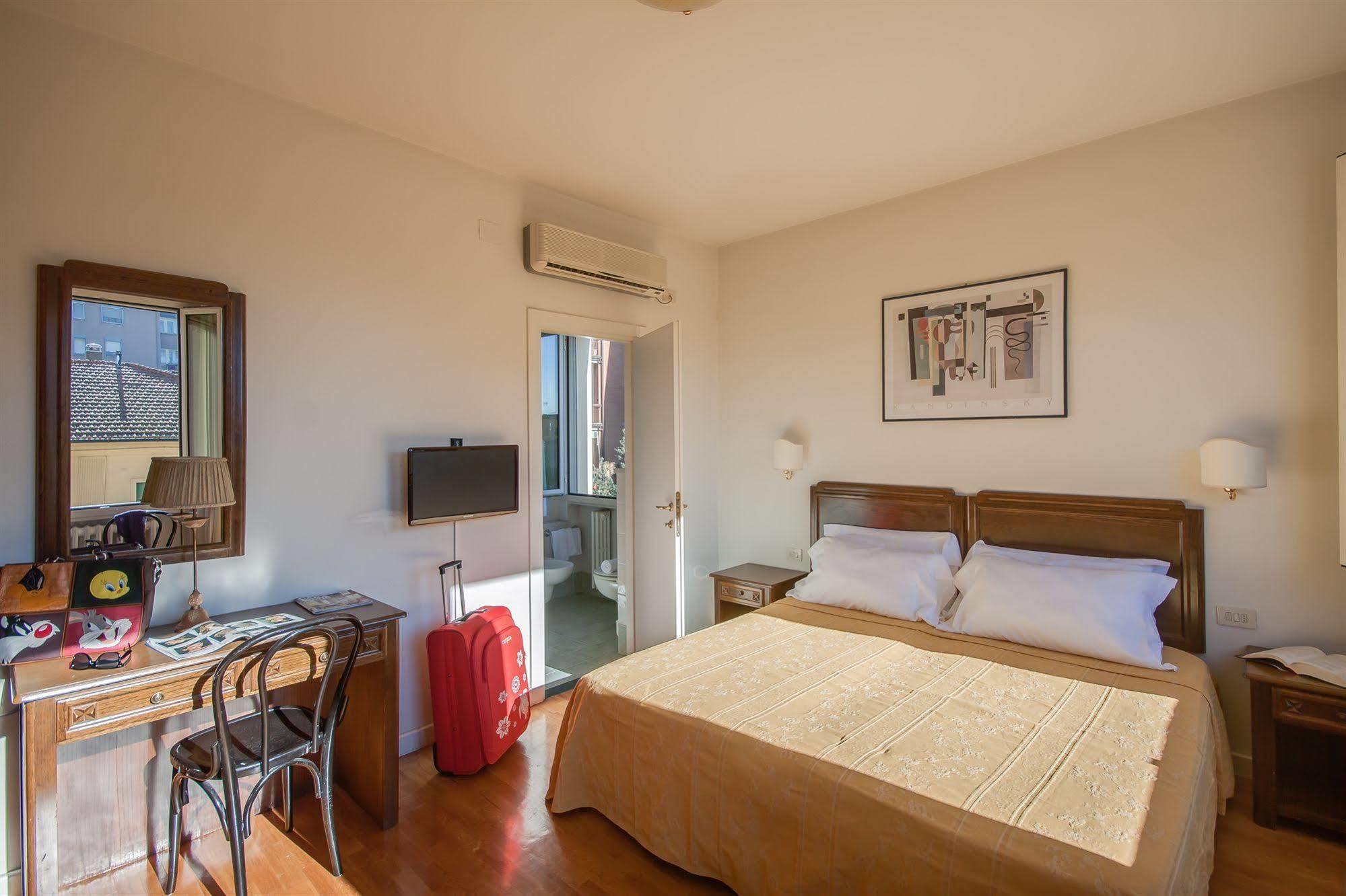 Hotel La Pace Pontedera Esterno foto