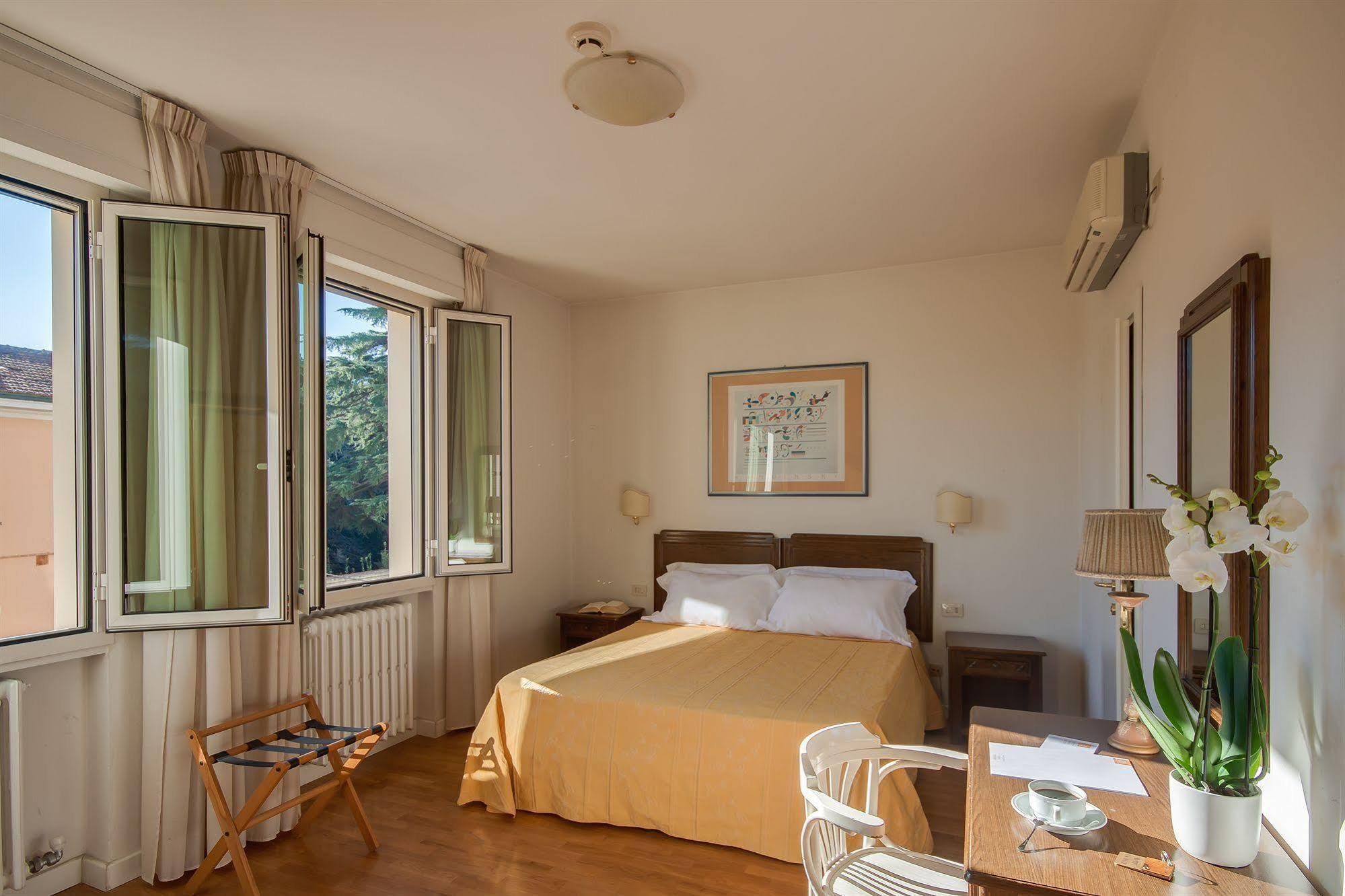 Hotel La Pace Pontedera Esterno foto