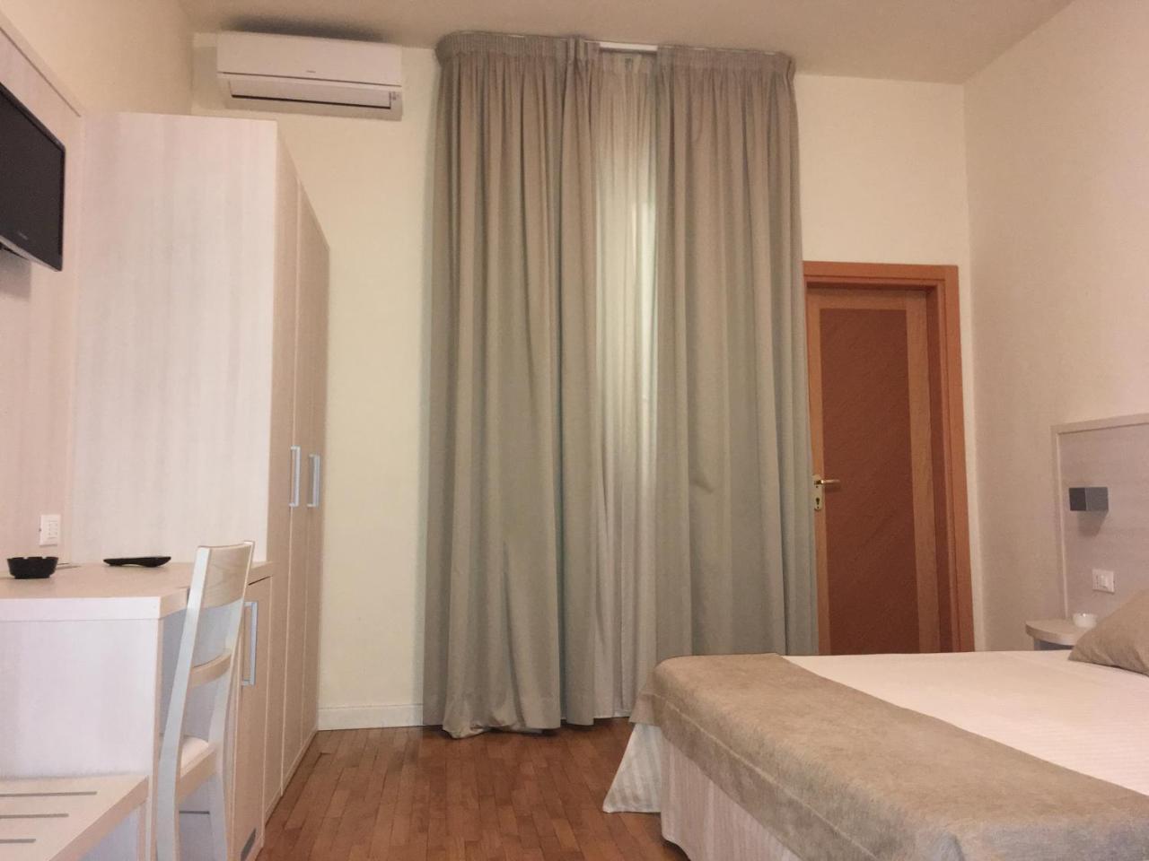 Hotel La Pace Pontedera Esterno foto